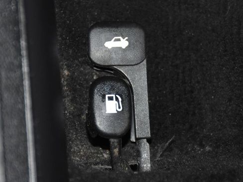 Used 2025 Hyundai Elantra SE FWD image 25