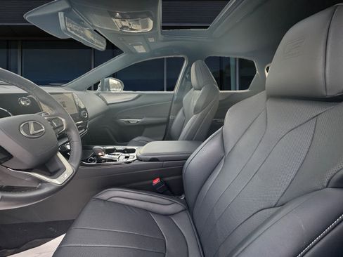 Used 2024 Lexus NX 350 F Sport image 2