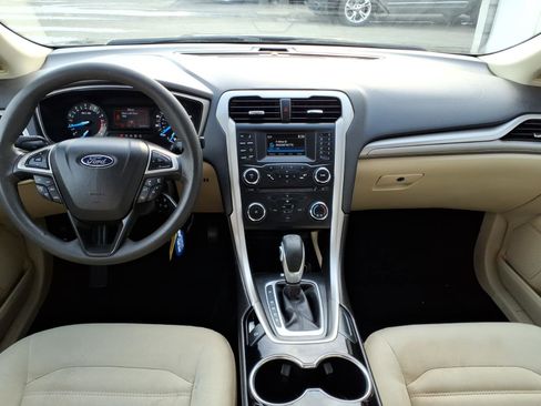 Used 2015 Ford Fusion SE FWD image 6