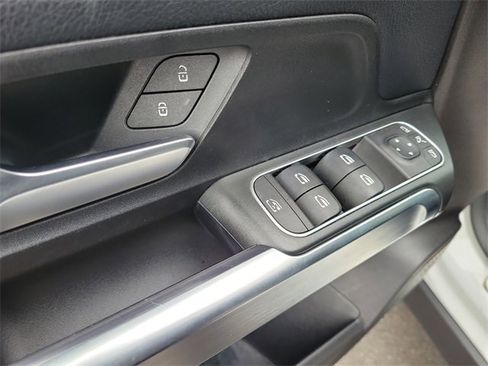 Used 2020 Mercedes-Benz GLB 250 4MATIC image 21