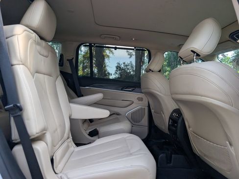 Used 2021 Jeep Grand Cherokee L Limited w/ Luxury Tech Group II AWD/4WD image 19