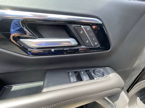 Certified 2025 Chevrolet Suburban LT RWD image 23