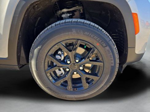 New 2025 Jeep Grand Cherokee Altitude RWD image 33