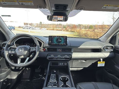 New 2025 Honda Pilot Touring image 27