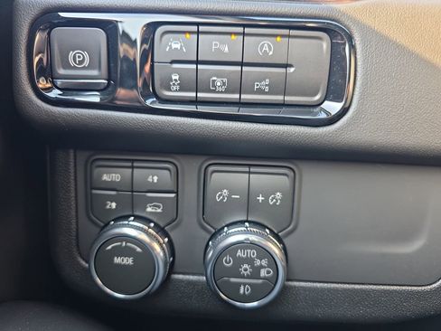 New 2026 GMC Yukon Elevation image 5