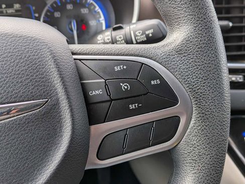 Used 2018 Chrysler Pacifica Touring Plus image 24