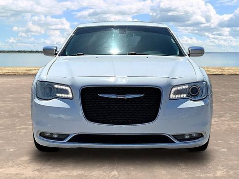 Used 2016 Chrysler 300 C RWD image 2