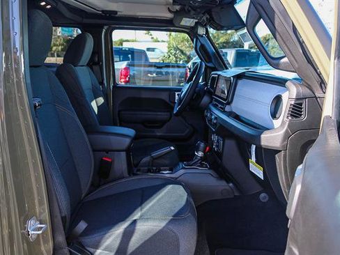 New 2025 Jeep Gladiator Sport image 16