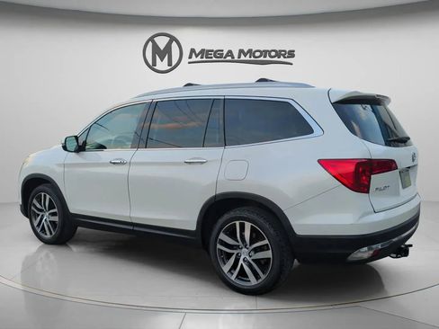 Used 2017 Honda Pilot Touring image 4