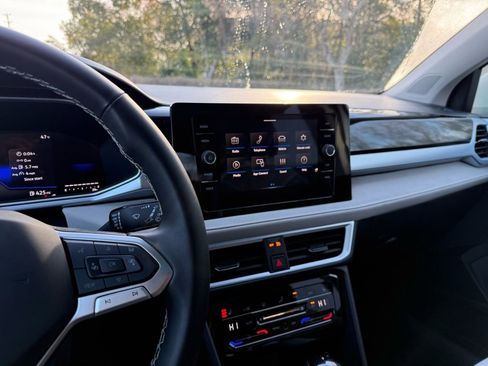 Used 2025 Volkswagen Taos SE w/ Panoramic Sunroof Package image 29