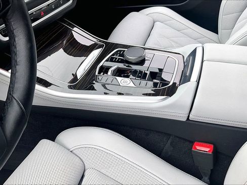 Used 2024 BMW X5 sDrive40i w/ Premium Package image 19