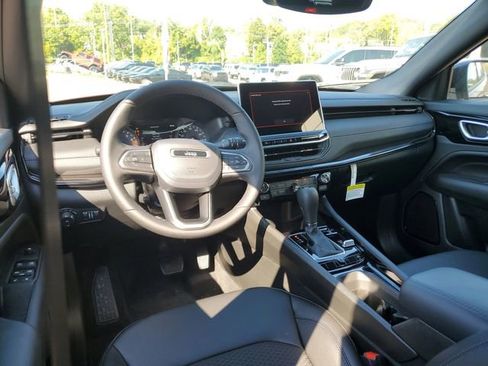 New 2026 Jeep Compass Latitude image 7