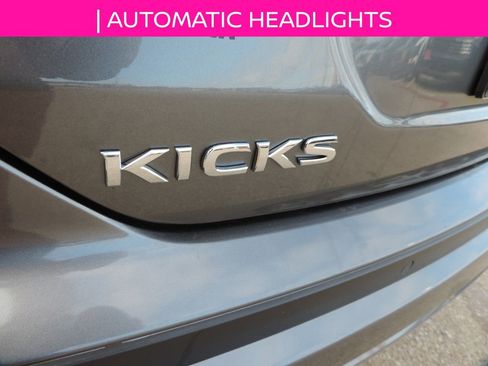 Used 2021 Nissan Kicks S FWD image 11
