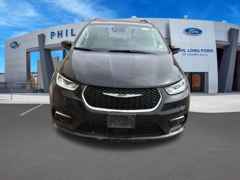 Used 2021 Chrysler Pacifica Touring-L AWD/4WD image 9