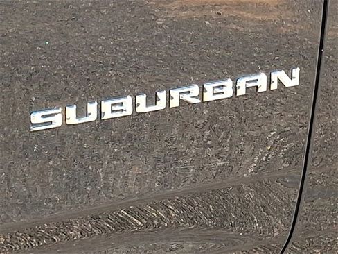 Used 2025 Chevrolet Suburban Premier image 30