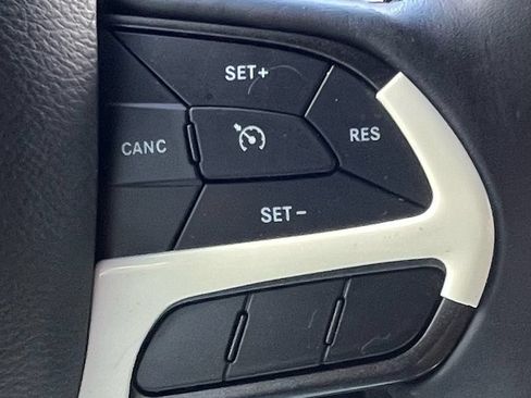 Used 2020 Dodge Challenger SXT RWD image 19