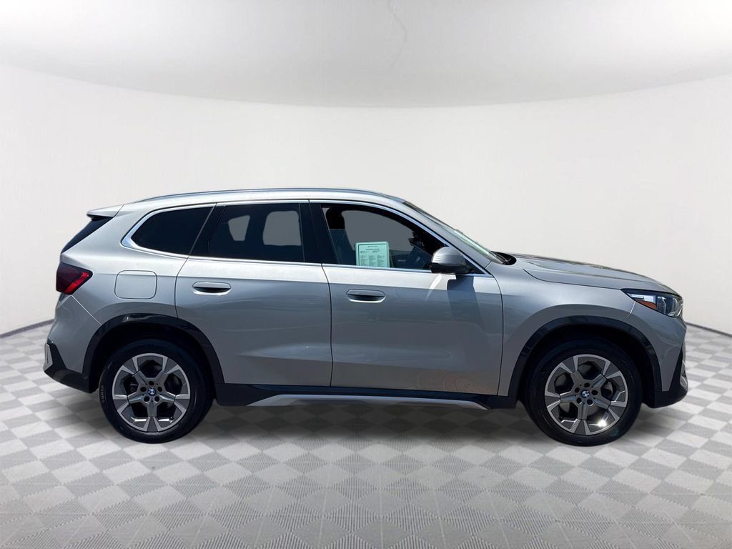 Used 2026 BMW X1 xDrive28i w/ Technology Package AWD/4WD image 3