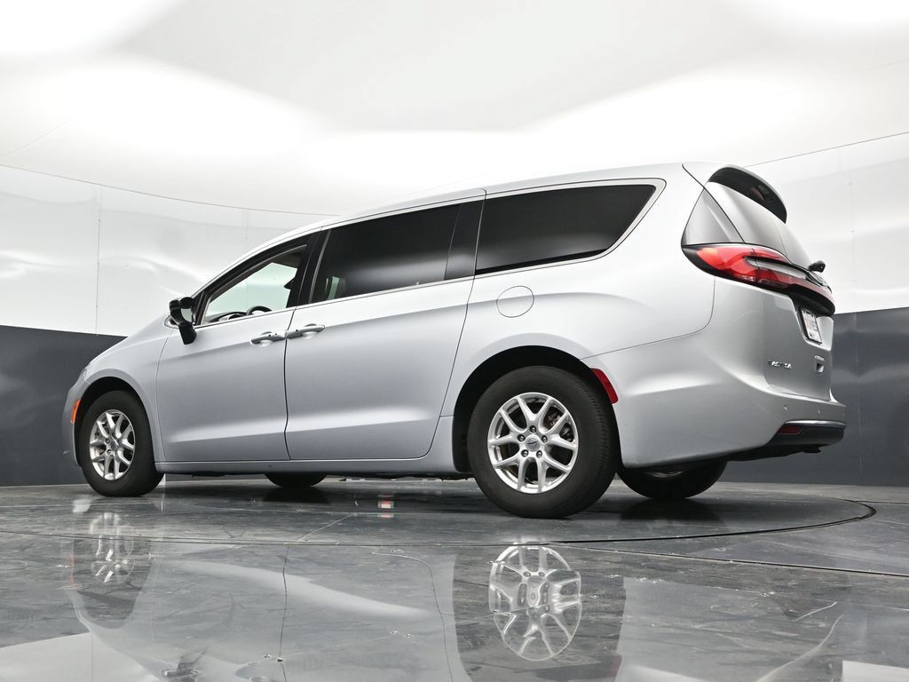 Used 2024 Chrysler Pacifica Touring-L FWD image 58