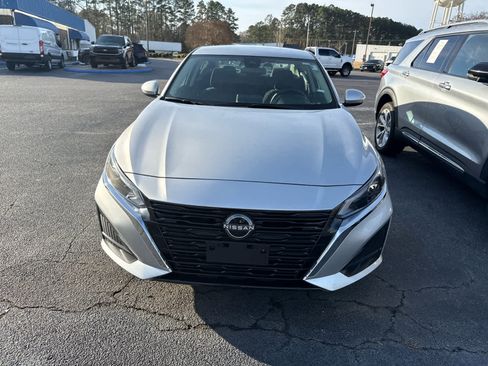 Used 2023 Nissan Altima 2.5 SV image 7