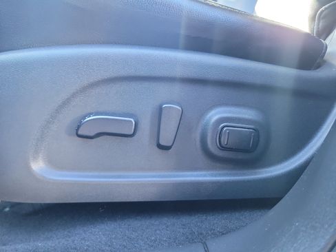 Used 2019 Nissan Pathfinder SL image 24