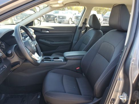 Certified 2025 Nissan Altima 2.5 SV image 10