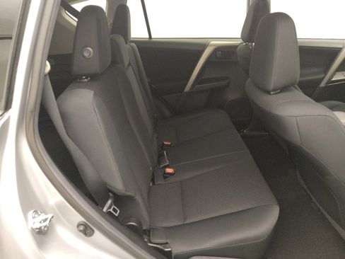 Used 2018 Toyota RAV4 LE FWD image 19