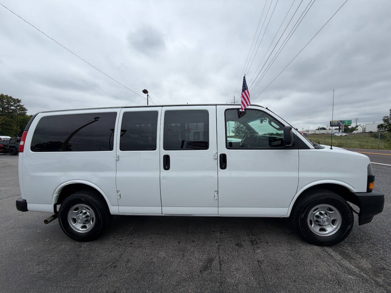Used 2018 Chevrolet Express 2500 LS w/ Driver Convenience Package RWD image 5
