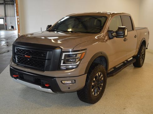 Used 2021 Nissan Titan PRO-4X w/ Pro-4x Convenience Package AWD/4WD image 7