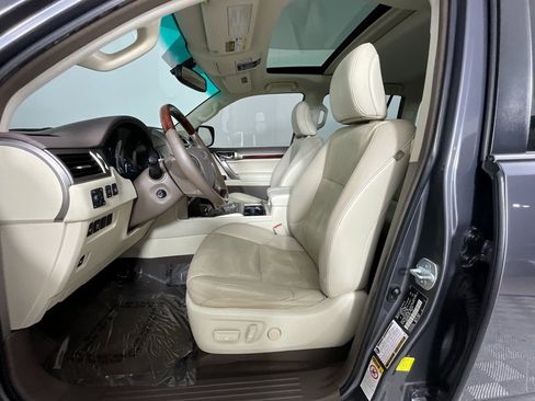 Used 2017 Lexus GX 460 Premium w/ Premium Package image 16