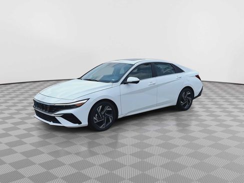Used 2024 Hyundai Elantra Limited FWD image 4