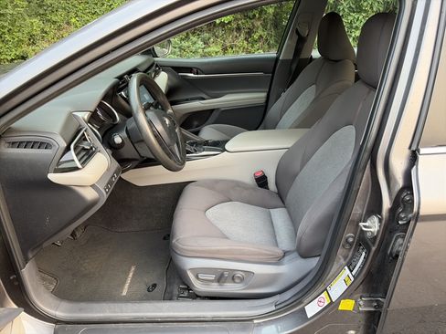 Used 2019 Toyota Camry LE FWD image 15