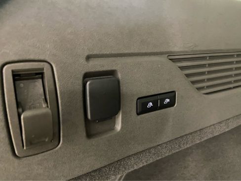 Used 2024 Lincoln Nautilus Reserve w/ Equipment Group 202A image 11