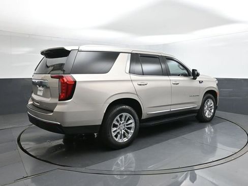 Used 2022 GMC Yukon SLT w/ SLT Premium Package image 11