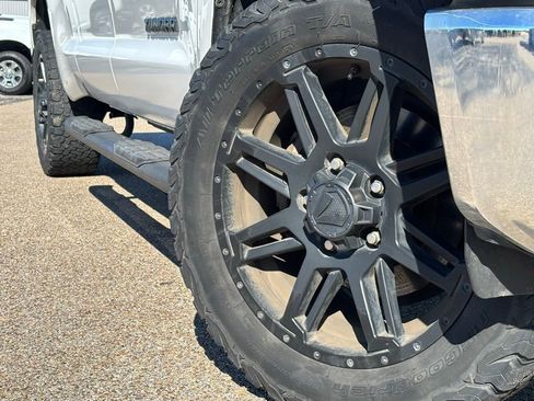 Used 2018 Toyota Tundra SR5 image 2