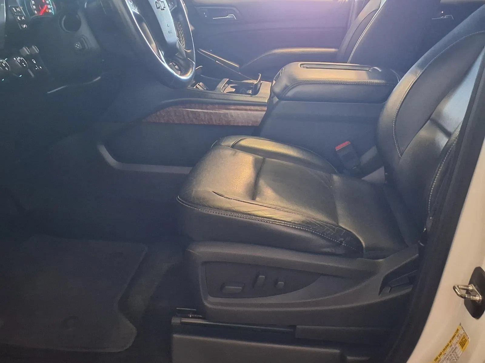 Used 2017 Chevrolet Suburban Premier AWD/4WD image 17
