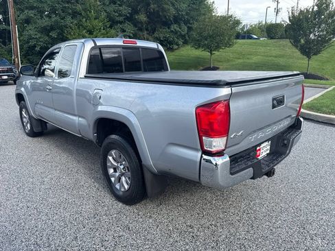 Used 2017 Toyota Tacoma SR5 w/ Tow Package AWD/4WD image 6