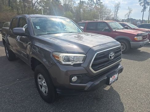 Used 2016 Toyota Tacoma SR5 w/ Towing Package image 3