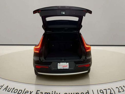 Used 2025 Volvo XC40 B5 Core image 90