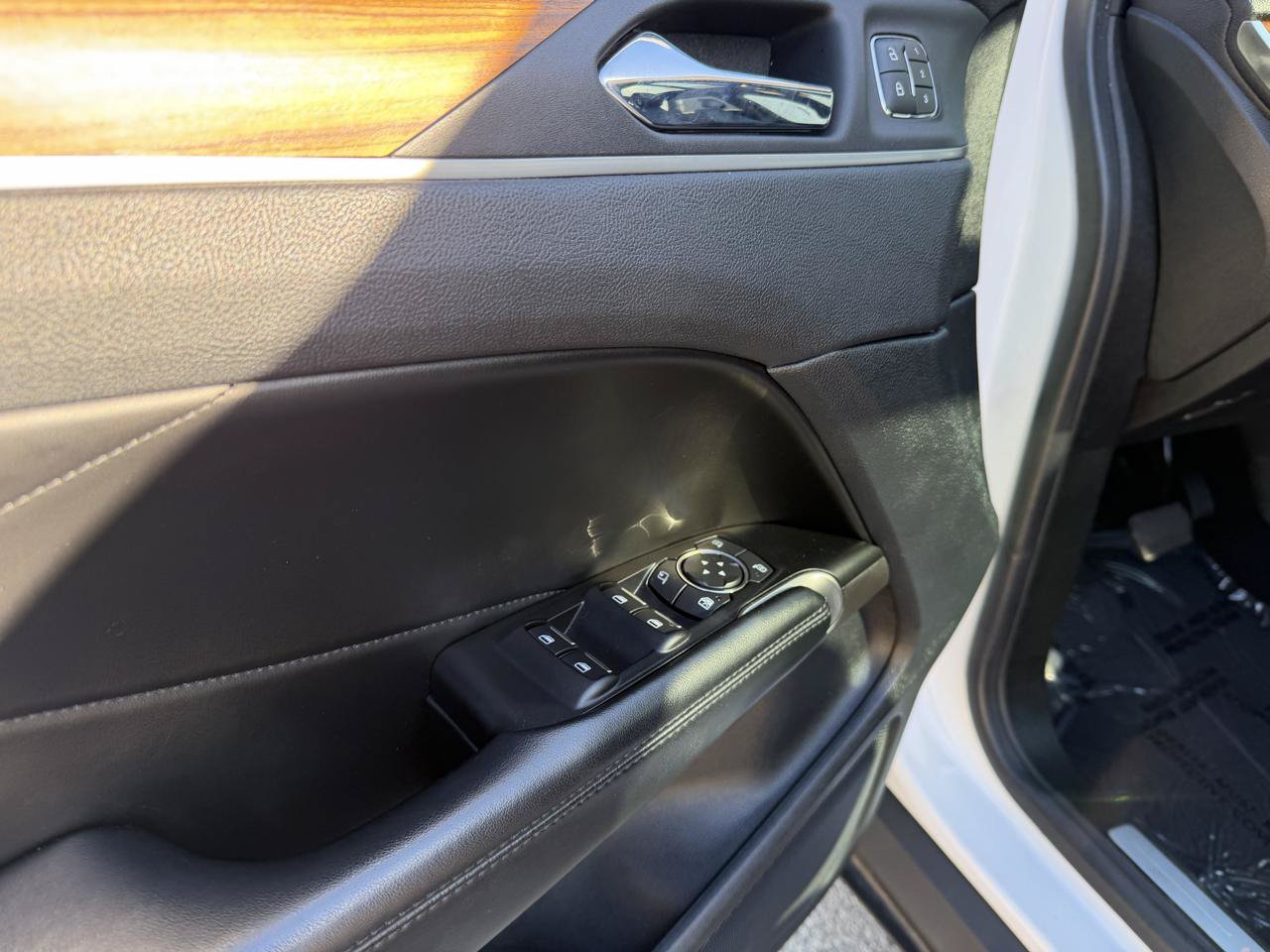 Used 2019 Lincoln MKC Reserve w/ MKC Climate Package AWD/4WD image 10