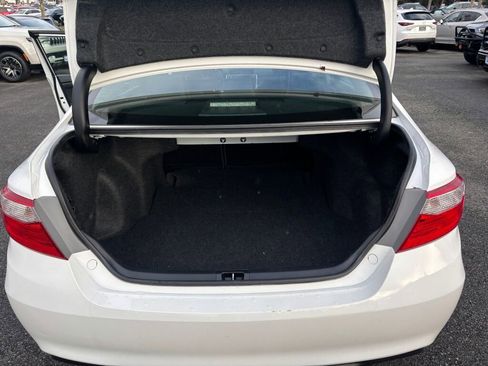 Used 2017 Toyota Camry SE image 11