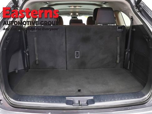Used 2024 Toyota Highlander LE FWD image 9