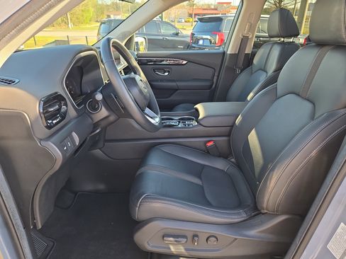 Used 2024 Honda Pilot Touring image 23