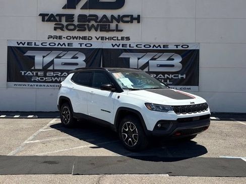 Used 2025 Jeep Compass Trailhawk AWD/4WD image 5