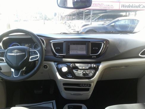 Used 2023 Chrysler Voyager LX FWD image 18