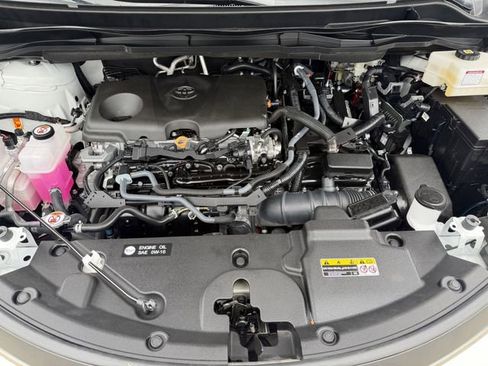 Used 2025 Toyota Sienna XLE image 34