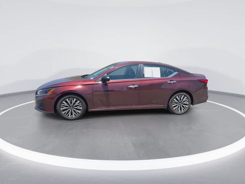 Used 2024 Nissan Altima 2.5 SV FWD image 4