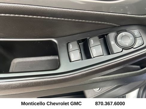 Used 2023 Chevrolet Traverse LT image 11