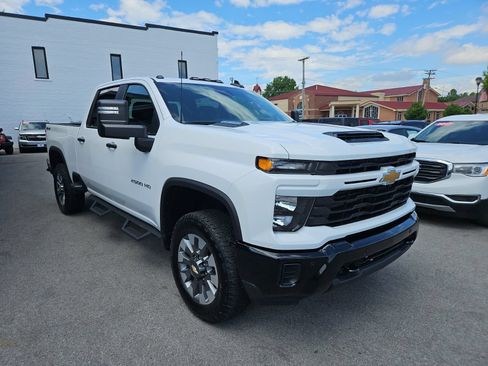 Used 2025 Chevrolet Silverado 2500 Custom w/ Custom Value Package AWD/4WD image 14