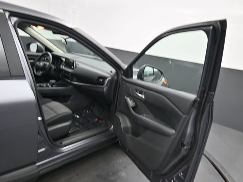 Used 2025 Nissan Rogue SV FWD image 13