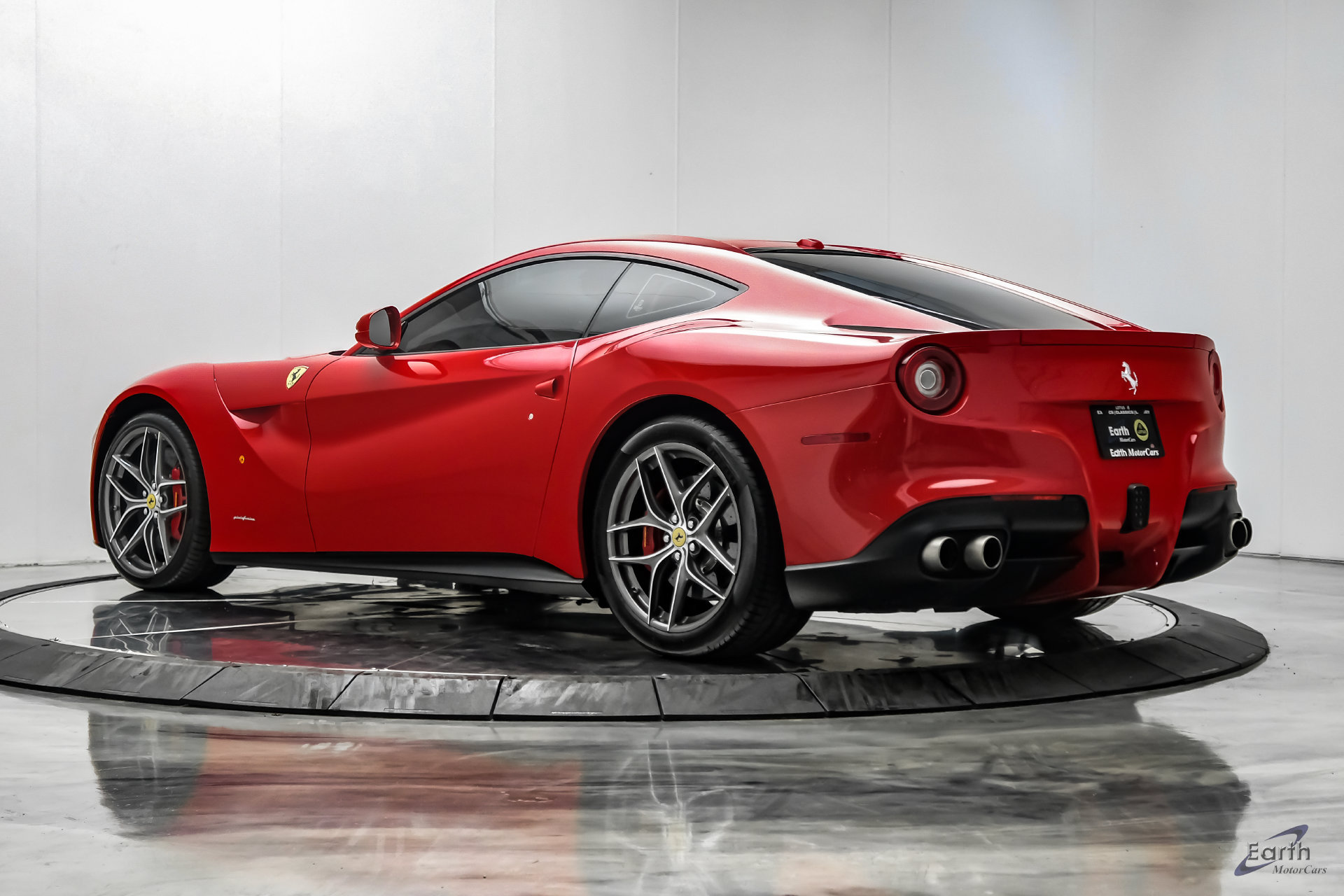 Used 2015 Ferrari F12 Berlinetta RWD image 12